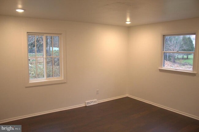 Building Photo - 64 Bogle Dr