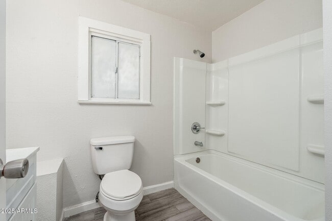 Building Photo - 744 W Coolidge St