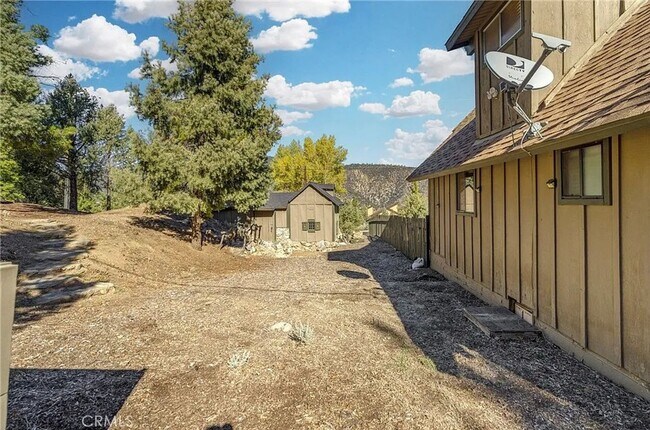 Building Photo - Charming 4BR Home with Mountain Views