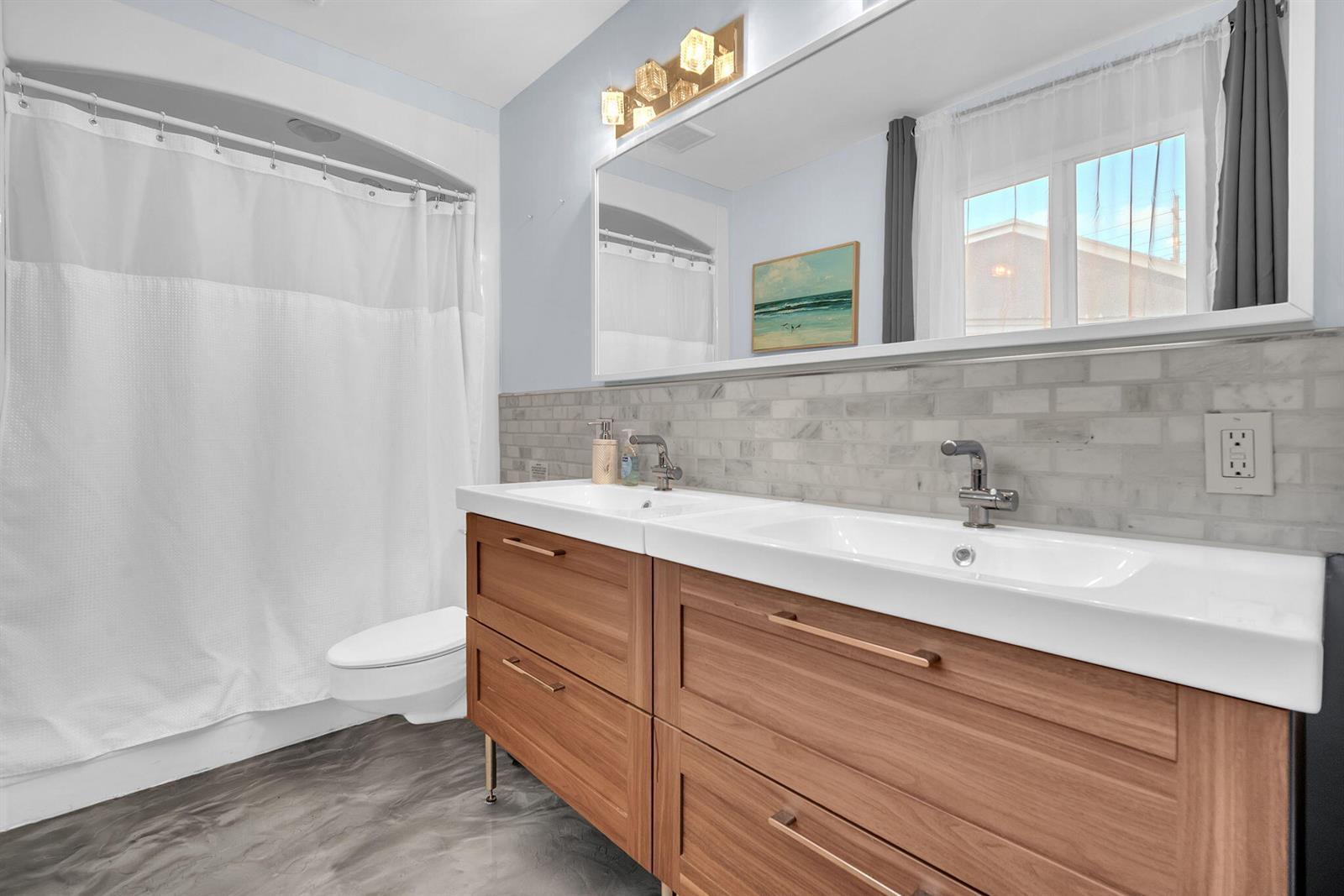 Building Photo - 4400 SW 37th Ave