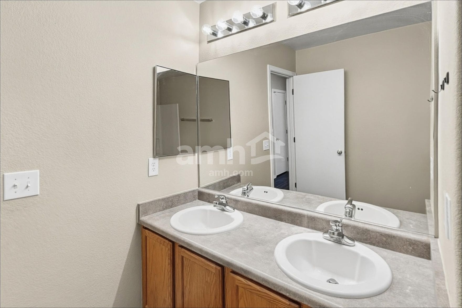 Building Photo - 6286 S Sun View Way