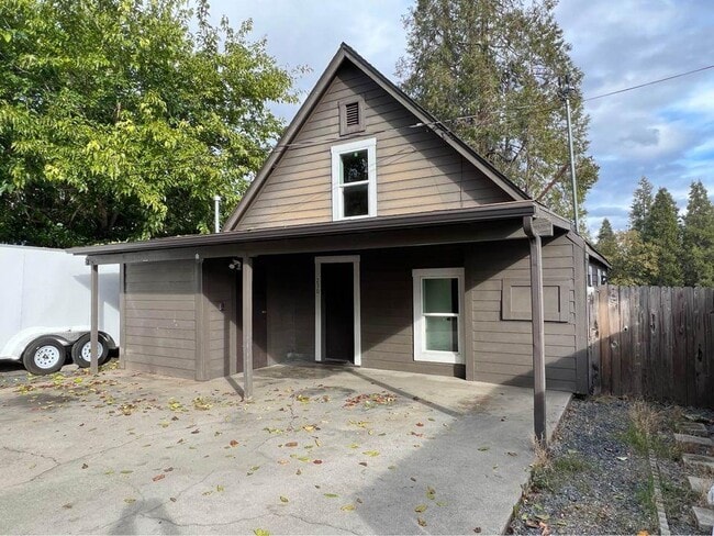 Building Photo - 230 SW Spring St