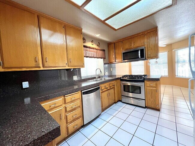 Building Photo - Spacious 4 Bed / 2 Bath Home with Loft, Fireplace & Beautiful Outdoor Entertaining Area!