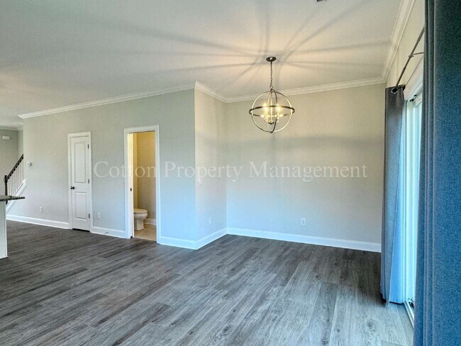Building Photo - 4732 Siddons Dr