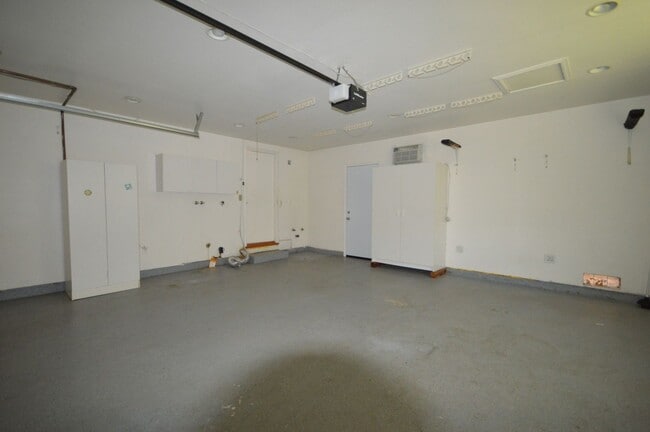 Building Photo - 3 Bedroom East Orange Home