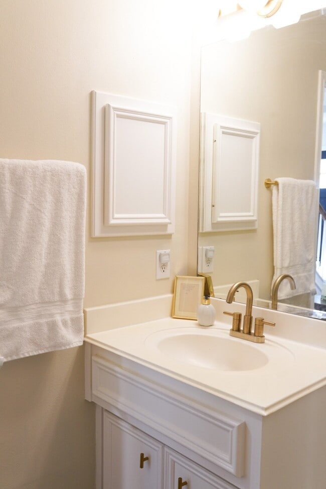 Building Photo - 1316 Tuam St