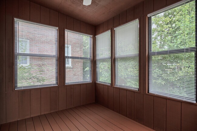 Building Photo - (201) 7230-32 Forsyth Blvd