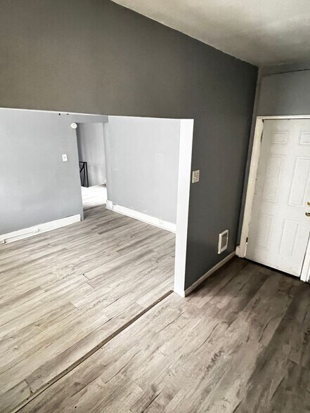 Building Photo - 211 S 53rd St