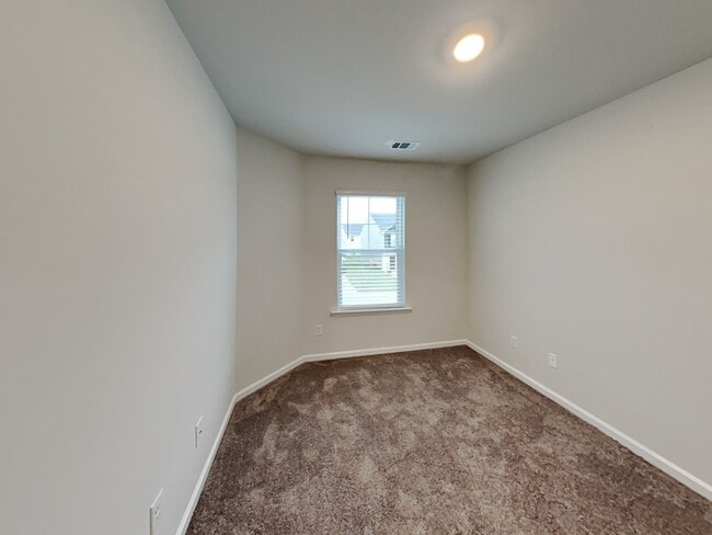 Building Photo - 10 Cardinal Ct