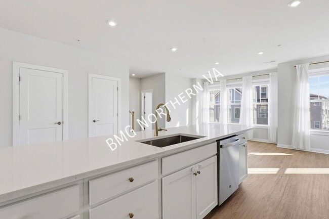 Building Photo - 201 Park Central Ter