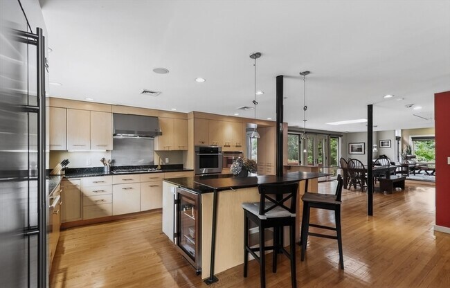 Building Photo - 15 Suban Pl