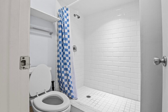 Building Photo - 3961 SW Greenwood Way