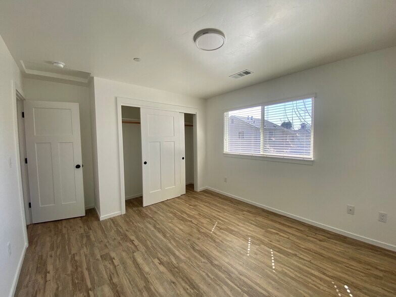 Building Photo - 1318 6th St