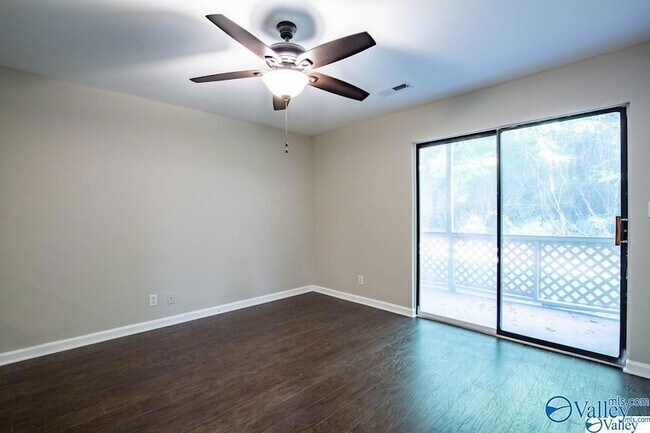 Building Photo - 4988-4987 7 Pine Cir