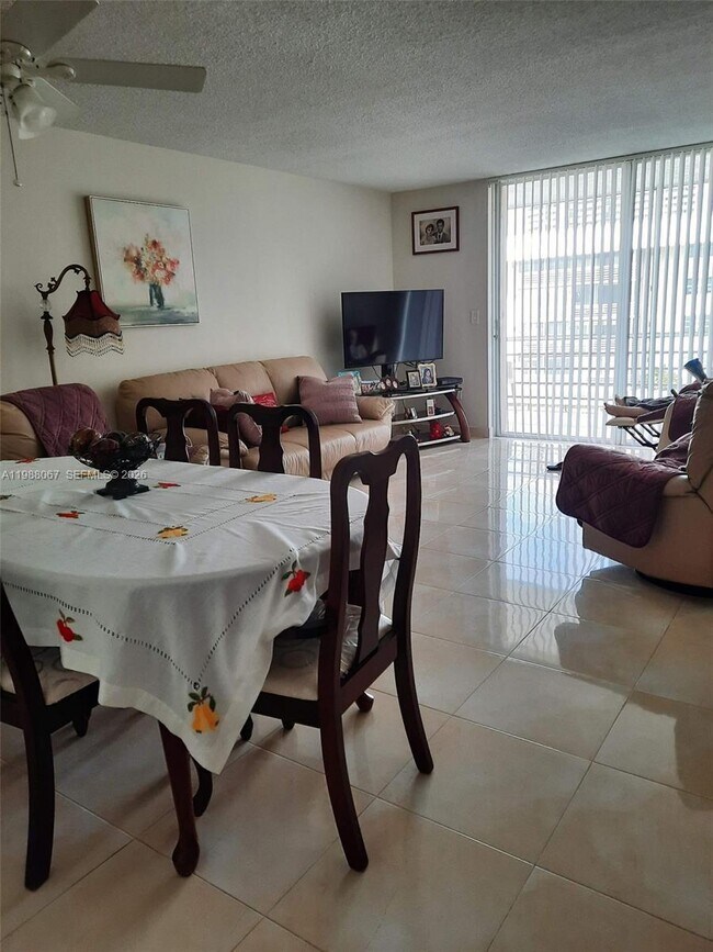 Building Photo - 3551 NE 169th St