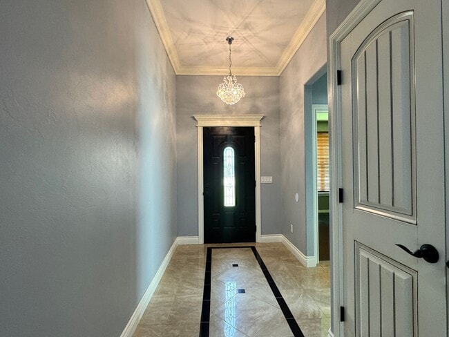 Building Photo - Spacious 3 Bed 2.5 Bath Home Near Oklahoma...