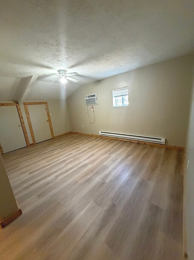 Building Photo - 690 W Judson St