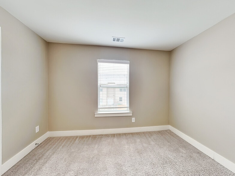 Building Photo - 6256 Hillandale Dr