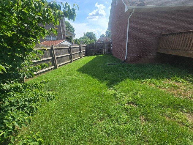 Building Photo - Conveniently located 3br/2ba house in Maryville