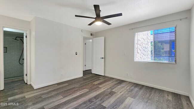 Building Photo - 8055 E Thomas Rd