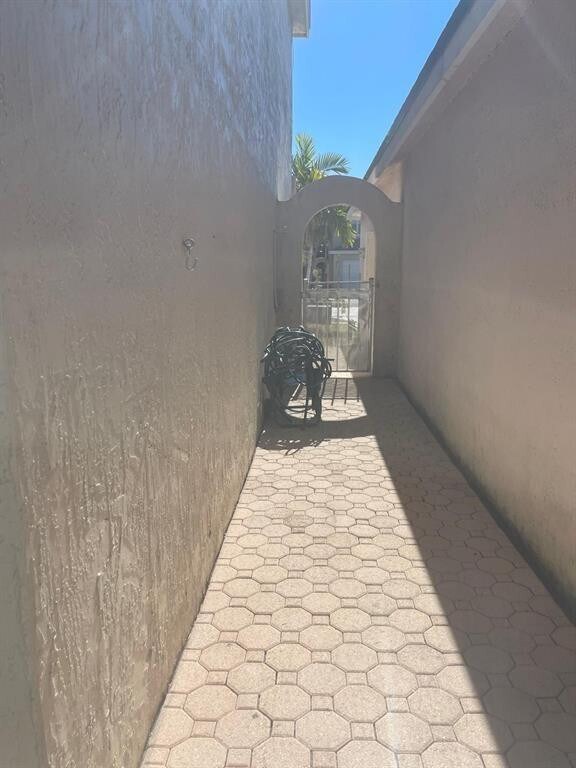 Building Photo - 4135 Eastridge Cir