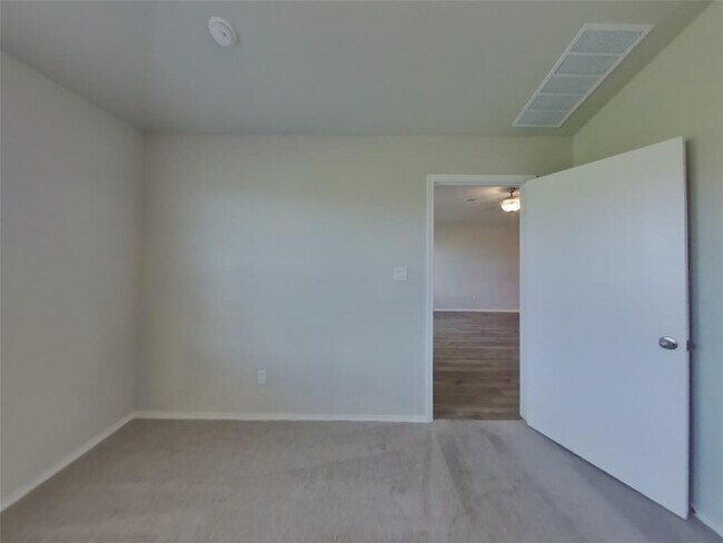 Building Photo - 5120 Saddle Clb Dr