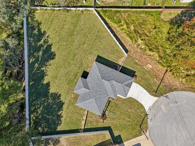 Building Photo - 6 Dogwood Dr Trce