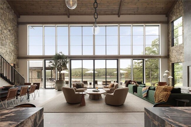 Building Photo - 725 Rocky Point Dr