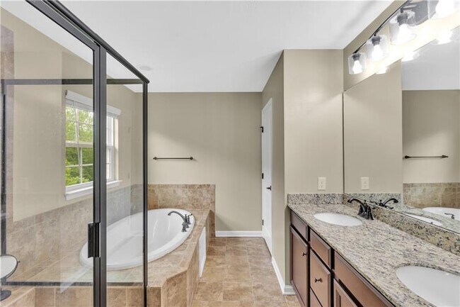Building Photo - 207 Eddie Lewis Dr