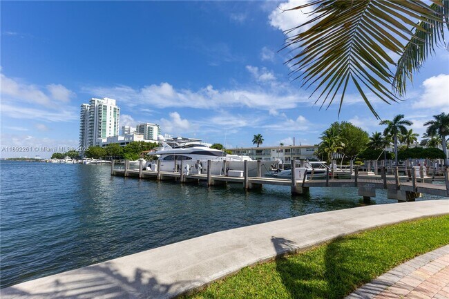 Building Photo - 7900 Harbor Island Dr