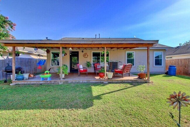 Building Photo - 450 Carriage Way