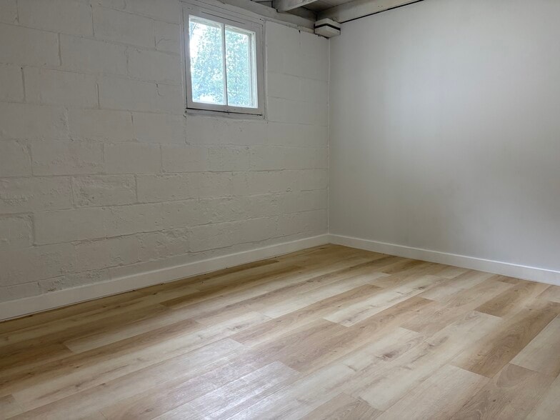 Building Photo - 848 S Harbor Dr