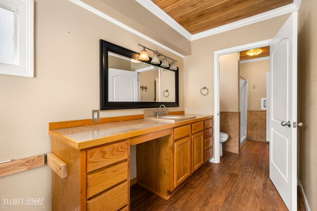 Building Photo - 2020 Clover Ln