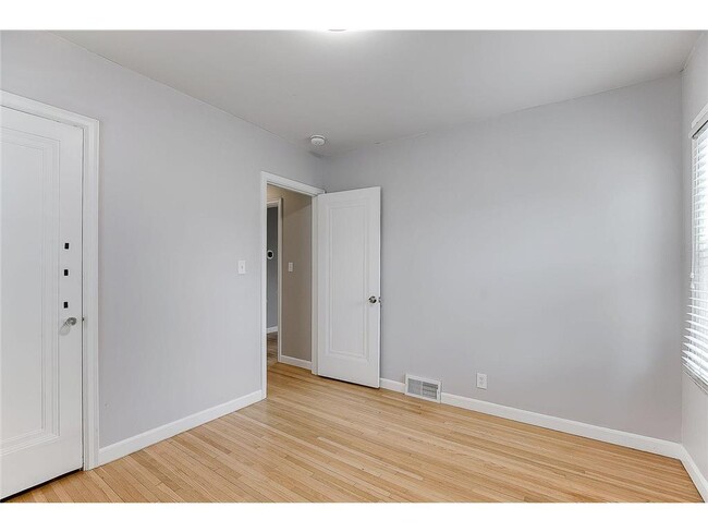 Building Photo - 1588 W Highland Pkwy