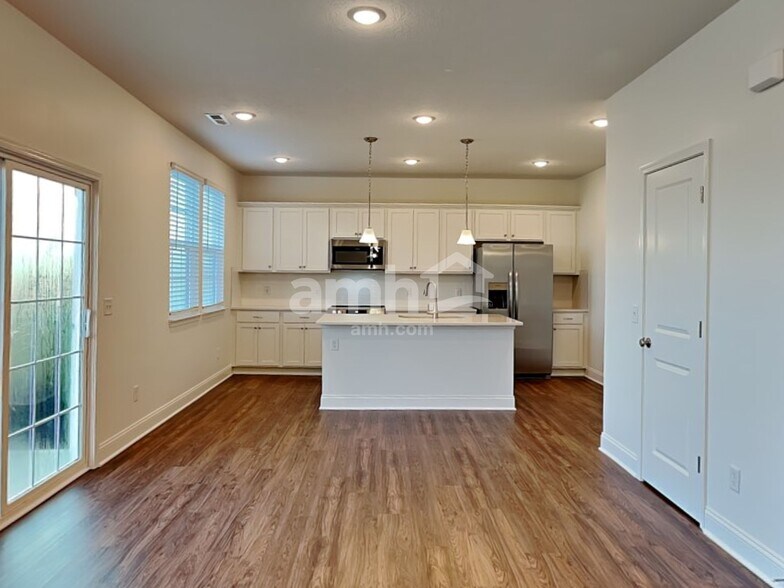 Building Photo - 8292 Northpoint Dr