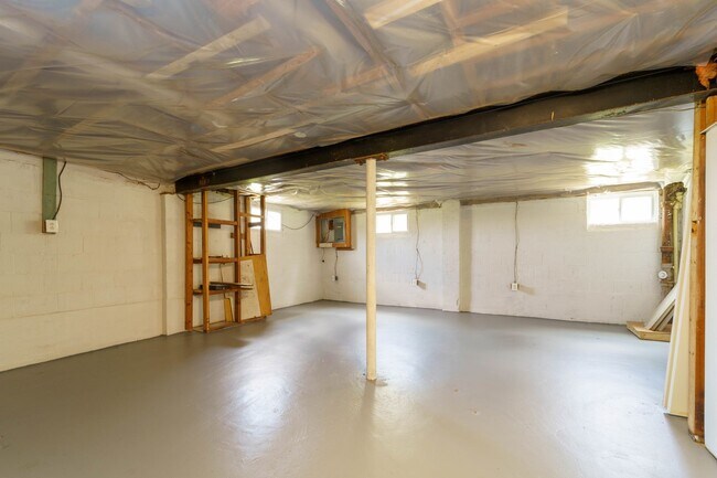 Building Photo - 10024 Lorain Ave