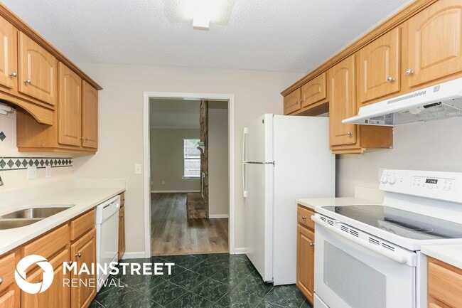 Building Photo - 533 Majestic Wood Dr