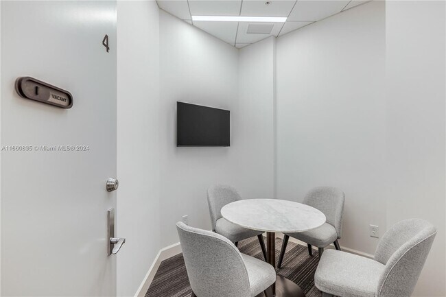 Building Photo - 888 Brickell Key Dr