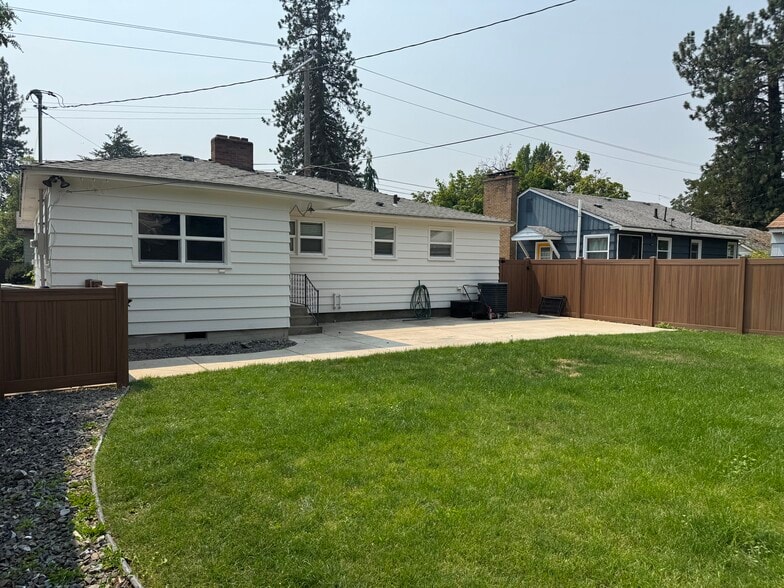 Building Photo - 803 E 37th Ave