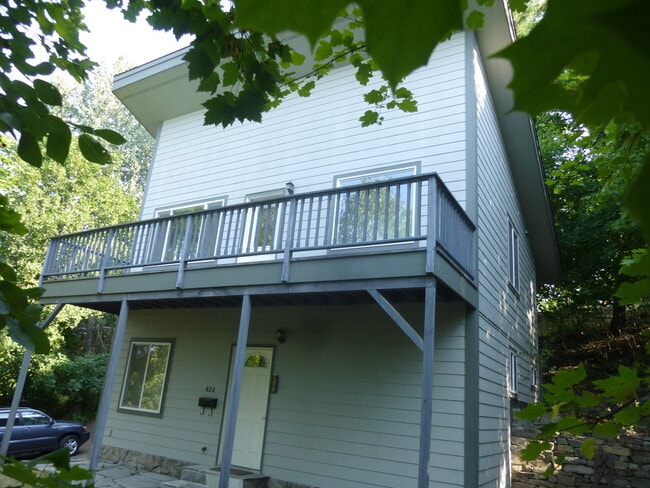 Building Photo - Wonderful secluded home