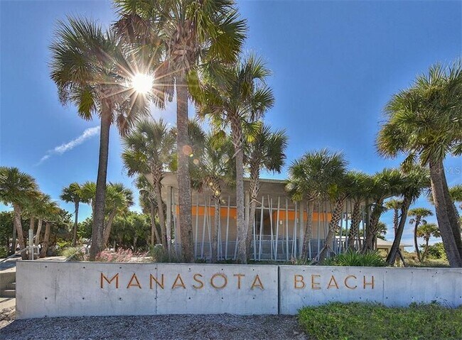 Building Photo - 2227 Pineland Dr