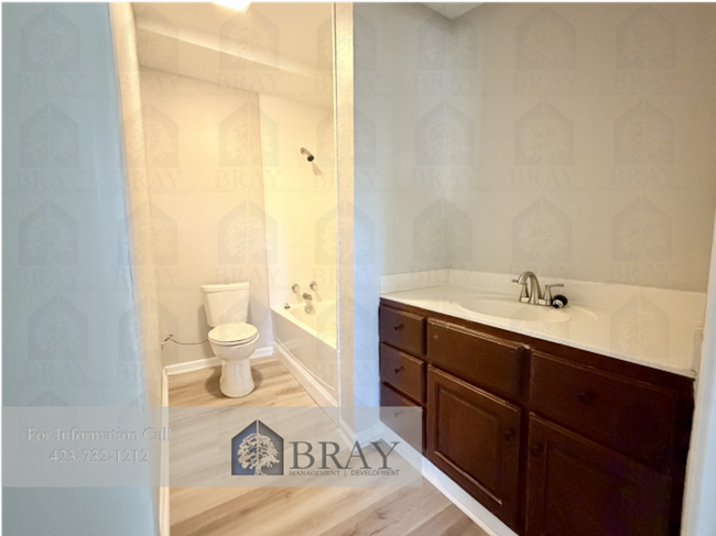 Building Photo - Recently Renovated Home with Fenced Yard in Kingsport