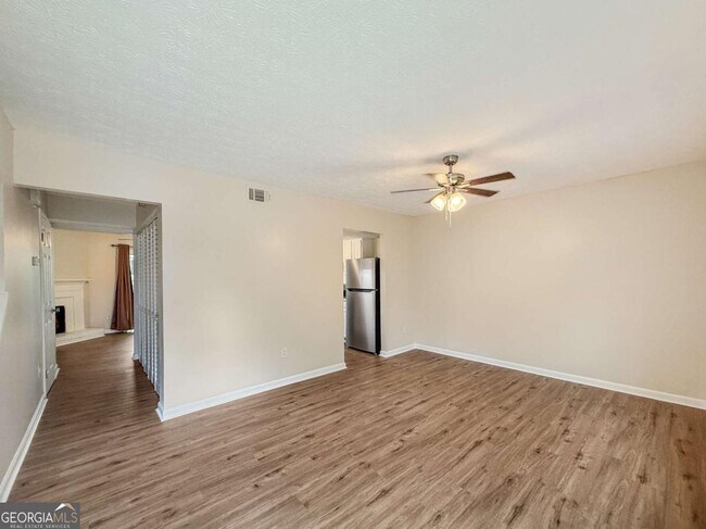 Building Photo - 1884 Shenandoah Valley Ln