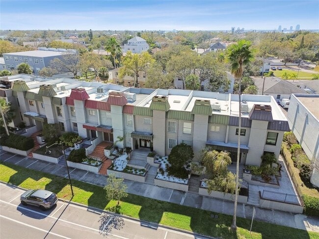 Building Photo - 166 E Davis Blvd