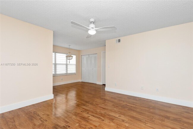 Building Photo - 12760 Vista Isles Dr