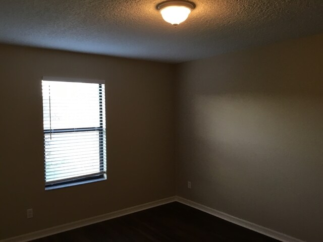 Building Photo - 1545 Amaryllis Cir