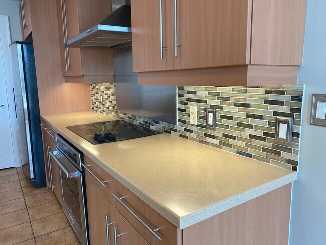 Building Photo - 250 Park Avenue W NW