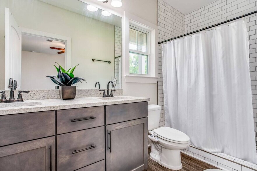 Building Photo - 410 N C St