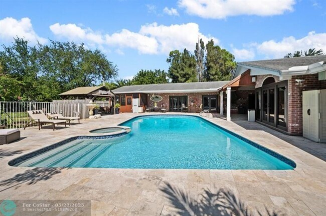Building Photo - 4501 Briarcliff Ln