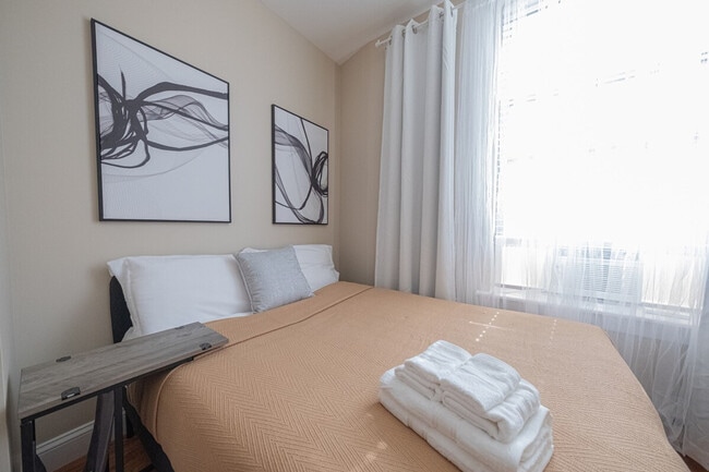 Building Photo - 234 W 112th St